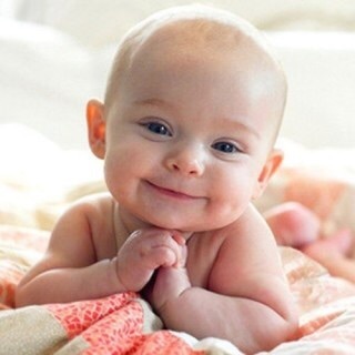可愛い赤ちゃん画像 笑顔で願い事をする赤ちゃん 癒される 爆笑 衝撃 超 面白画像まとめ 奇跡 感動 日本最大級の面白 おもしろ 画像紹介サイト リツイート シェア いいね 大歓迎